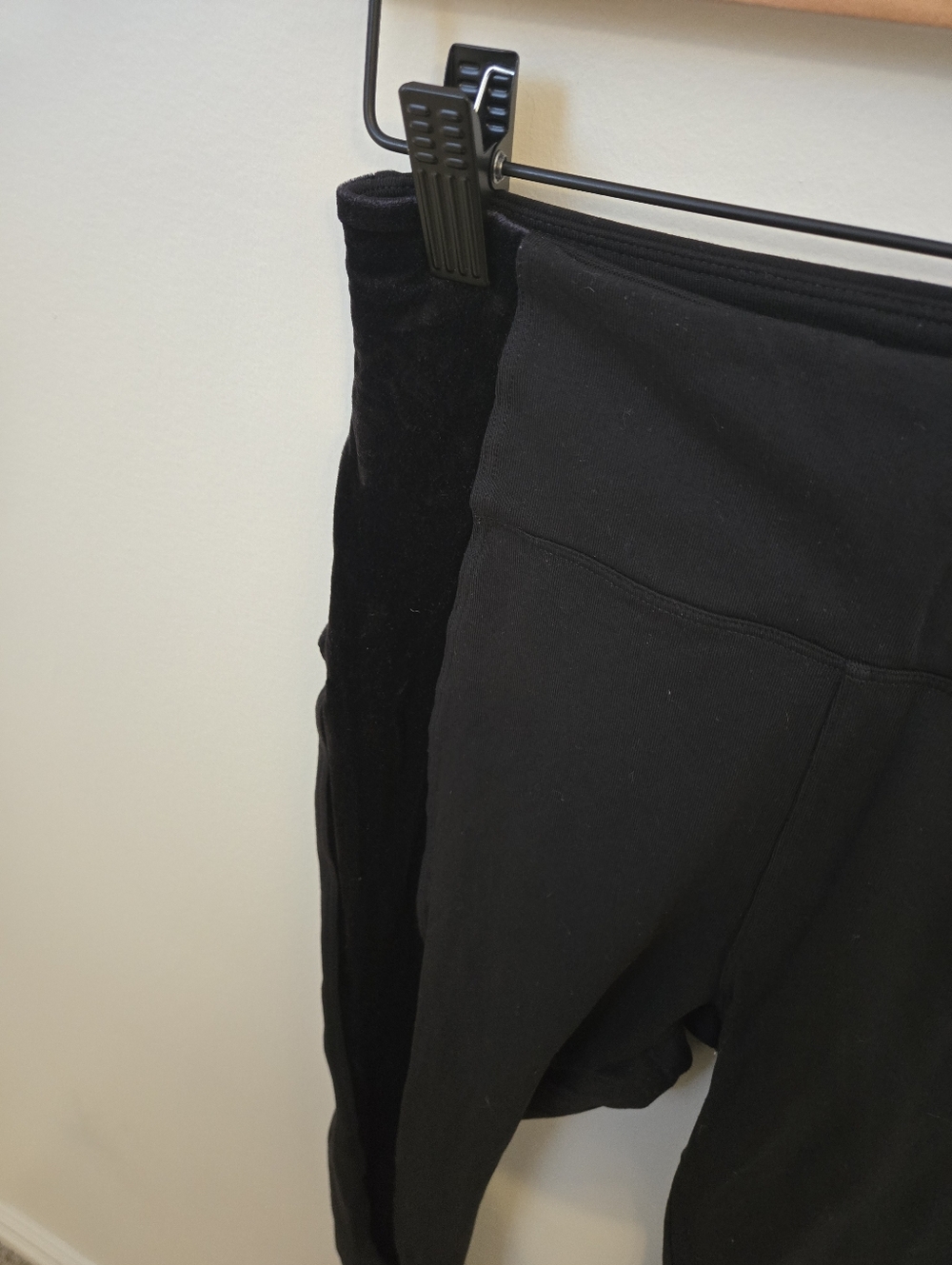 Athleta Black Velvet Panel Leggings High Rise Zip Pocket XS Yoga Luxe - Picture 2 of 8